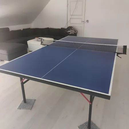 ホームステイ Vaerelse Med Seng Og Faelles Arealer *