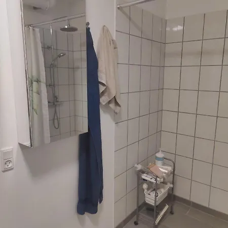 Vaerelse Med Seng Og Faelles Arealer ホームステイ *